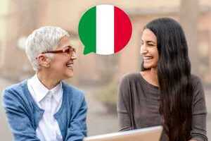 Foto de uma senhora conversando com uma jovem em italiano.