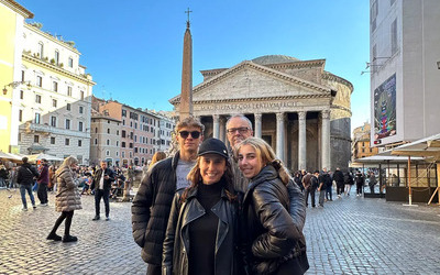 Foto de turistas no Panteão, Itália.